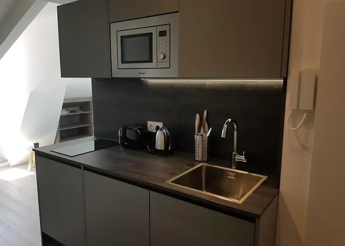 Centre De Nice : Studio Renove, Climatise Et Calme